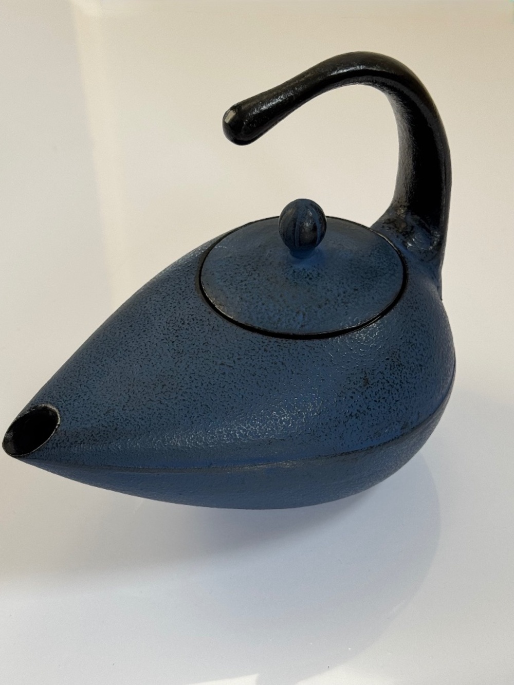Cast Iron Teapot with Strainer - BLUE